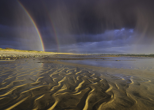 RainbowBeach1-flickr-photos-jixxer-10632087515-creativecommons.org-licenses-by-nc-nd-2.0.jpg