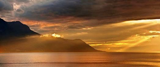 Lake Geneva-Roman Zelentsov-Commons.wikimedia.org-wiki-File-Lake_Geneva_after_storm.jpg-creativecommons.org-licenses-by-sa3.0deed.en.jpg